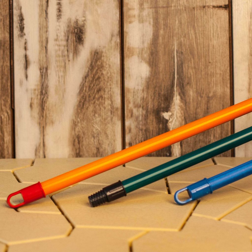 Черенок ПВХ (цветной) d-21 мм, в сборе петля/резьба ? ПЛАСТиКО ...